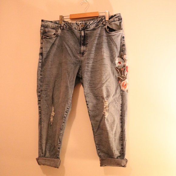 Giant Tiger/mySTYLE Denim - 🌴3 for $20🌴 Floral Embroidered Jeans